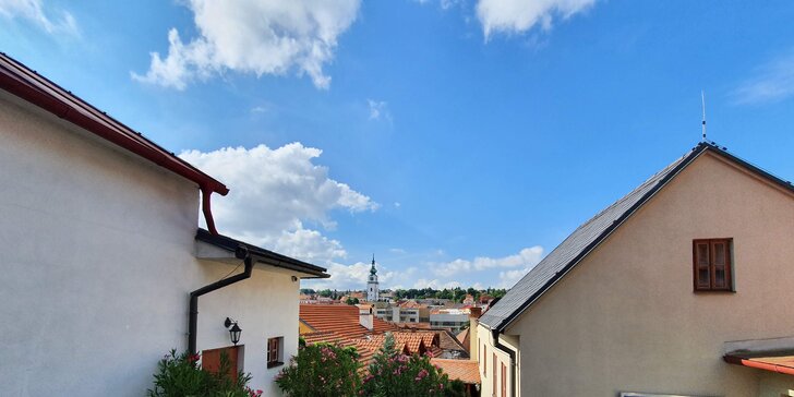Hotel ze 17. století v centru Třebíče: snídaně, prohlídka památek i welcome drink