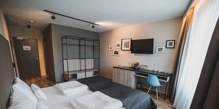 Pobyt v pokoji či apartmánu se snídaní v centru Plzně pro 2 nebo 3 osoby