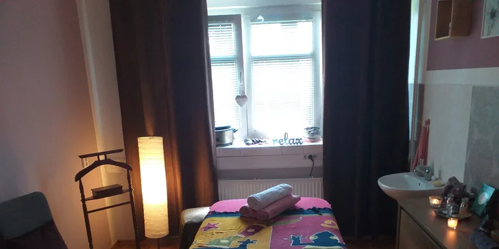 Klasická rekondiční a relaxační masáž zad a šíje i havajská masáž Lomi Lomi