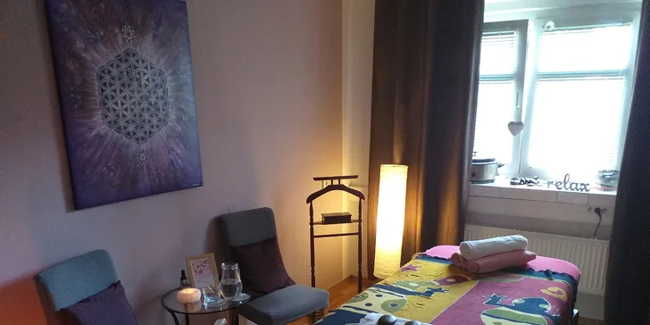 Klasická rekondiční a relaxační masáž zad a šíje i havajská masáž Lomi Lomi