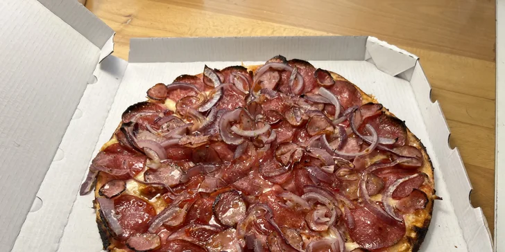 1× pizza dle výběru k odnosu s sebou i ⅙ pizzy na tácku: šunková, tvarůžková, primavera i quattro formaggi