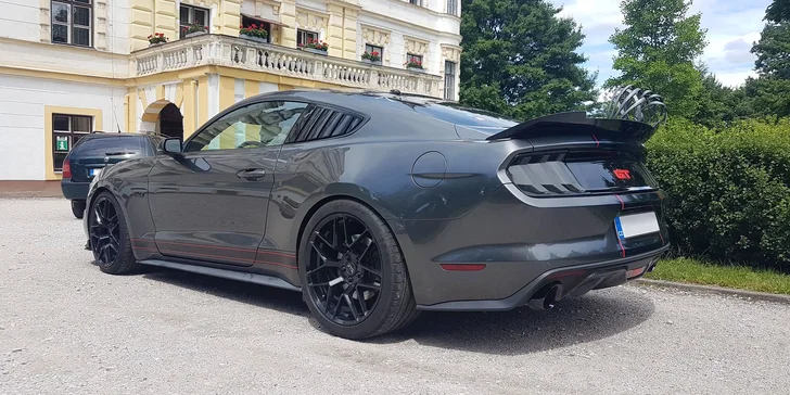 Ford Mustang 5.0 GT: 15 min. spolujízdy nebo až 60 min. řízení