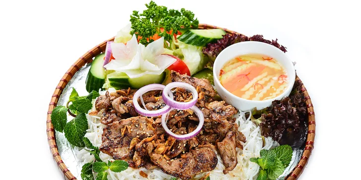 Asie na talíři: pochutnejte si na menu se závitky i vegetariánském jídle pro jednoho i pro dva