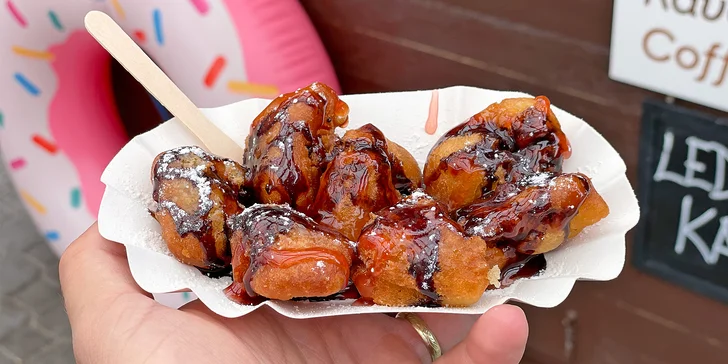 Čerstvé minikoblížky s čokoládou, karamelem i marmeládou, 7-30 kousků i káva k tomu