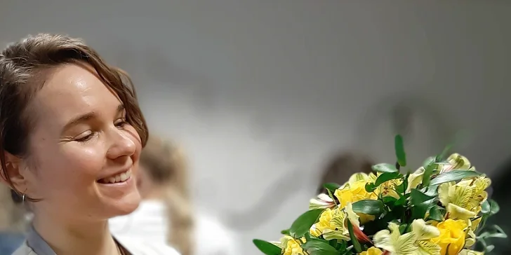 Kurzy floristiky: naučte se vázat kytici pod profesionálním dohledem