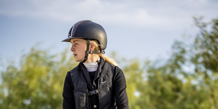 Individuální drezurní trénink i lekce pro dospělého i dítě: jízda na koni v nové kryté hale