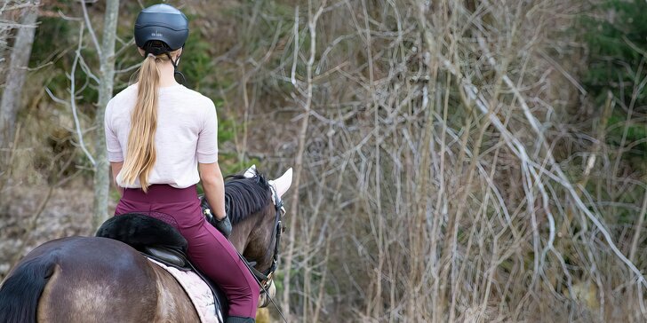 Jízda na koni: 90min. individuální vyjížďka do terénu s instruktorem
