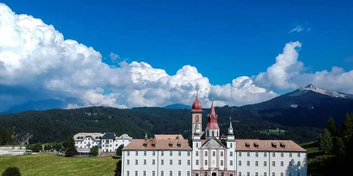 3* hotel v Dolomitech: ideální pro cyklisty i pěší turistiku, polopenze