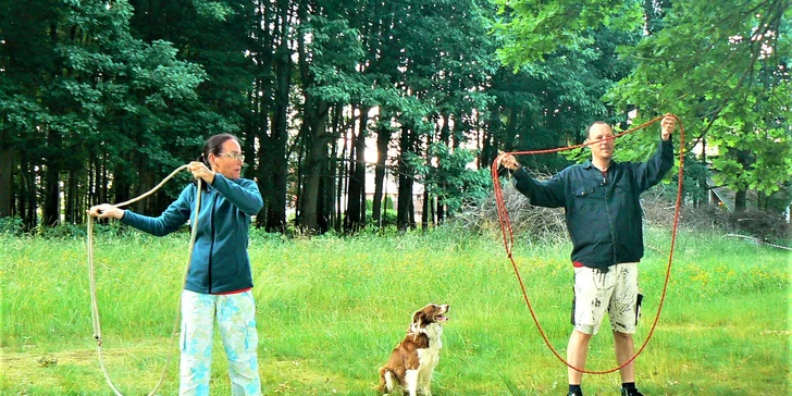 Westernové zážitky: kurz lukostřelby, vrhání nožů a seker, práskání bičem, lasování aj.