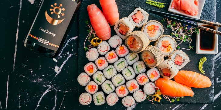 Pestré sety 18–56 ks sushi s lososem, tuňákem či zeleninou i víno