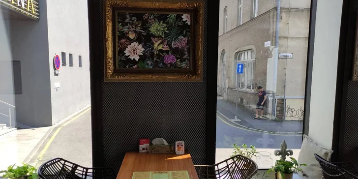 Moderní bistro v centru Prostějova: otevřený voucher v hodnotě až 350 Kč na cokoliv