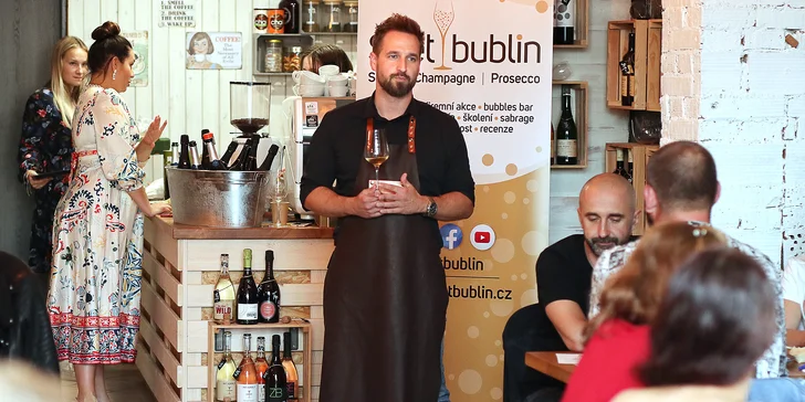 Škola prosecca či dalších bublinek pro 1 nebo až 4 osoby: kurz s ochutnávkami i technika sabrage