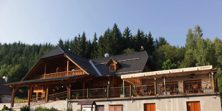 Pobyt ve srubu v Orlických horách pro dva i rodinu: bufetové snídaně a skvělá poloha