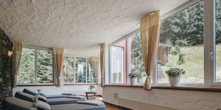Dovolená v Kitzbühelských Alpách: horský hotel s polopenzí, wellness a kartou plnou slev