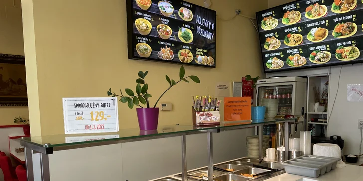 Asie pro dva: polévka, závitky a smažené krevety, nudle Pad Thai a kuřecí kari s rýží i nápoje