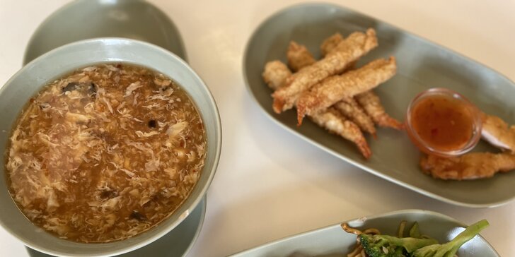 Vietnamský wok bufet: neomezený výběr na talíř plný chuti i polévka