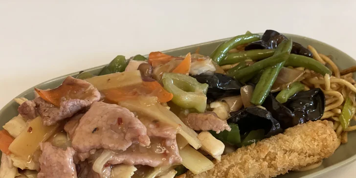 Vietnamský wok bufet: neomezený výběr na talíř plný chuti i polévka