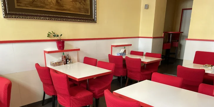 Vietnamský wok bufet: neomezený výběr na talíř plný chuti i polévka