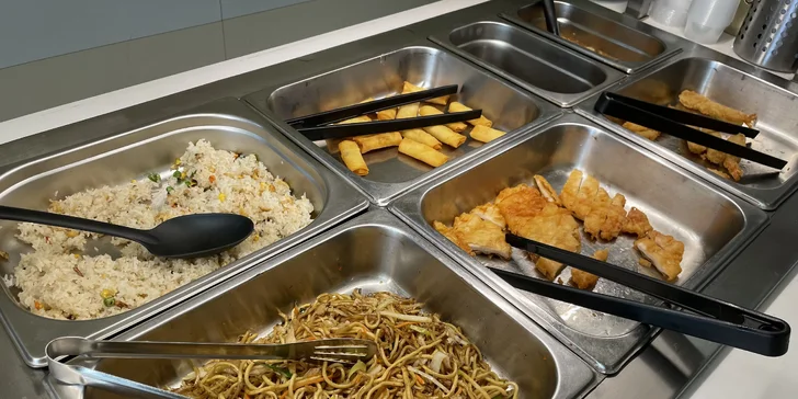 Vietnamský wok bufet: neomezený výběr na talíř plný chuti i polévka