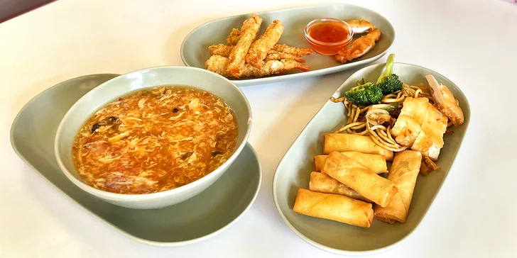 Vietnamský wok bufet: neomezený výběr na talíř plný chuti i polévka