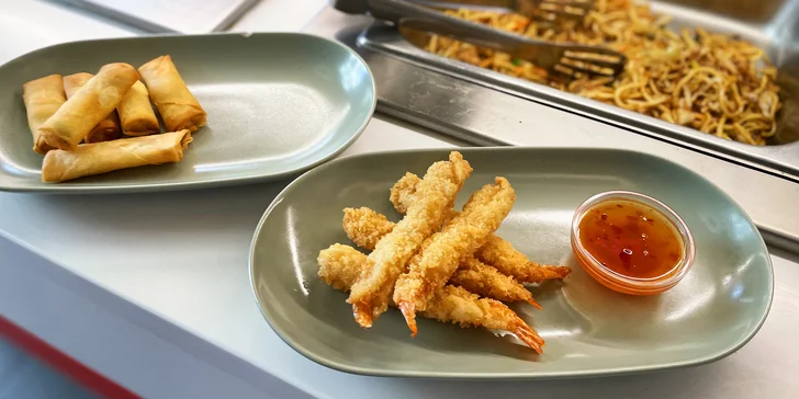 Vietnamský wok bufet: neomezený výběr na talíř plný chuti i polévka