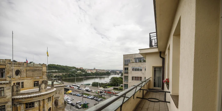 Pobyt v historickém centru Prahy: ubytování ve 4* hotelu, snídaně i luxusní pohoštění s lahví sektu