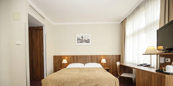 Pobyt v historickém centru Prahy: ubytování ve 4* hotelu, snídaně i luxusní pohoštění s lahví sektu
