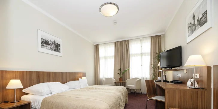 Pobyt v historickém centru Prahy: ubytování ve 4* hotelu, snídaně i luxusní pohoštění s lahví sektu