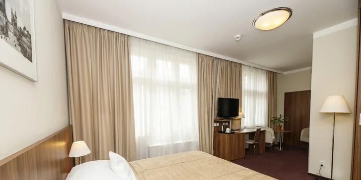 Pobyt v historickém centru Prahy: ubytování ve 4* hotelu, snídaně i luxusní pohoštění s lahví sektu
