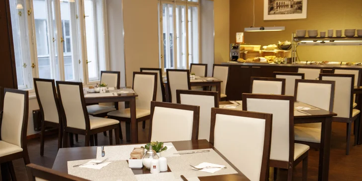 Pobyt v historickém centru Prahy: ubytování ve 4* hotelu, snídaně i luxusní pohoštění s lahví sektu