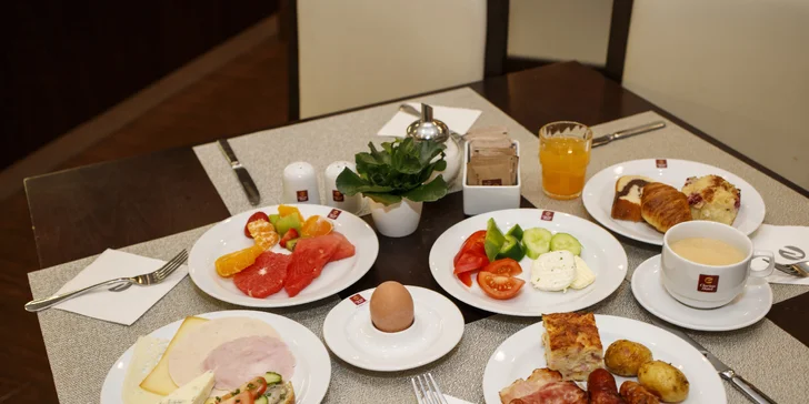 Pobyt v historickém centru Prahy: ubytování ve 4* hotelu, snídaně i luxusní pohoštění s lahví sektu