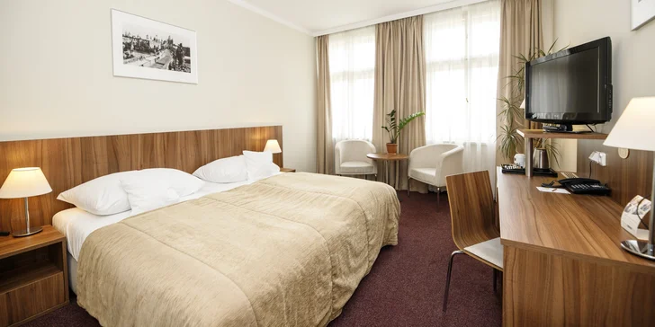 Pobyt v historickém centru Prahy: ubytování ve 4* hotelu, snídaně i luxusní pohoštění s lahví sektu
