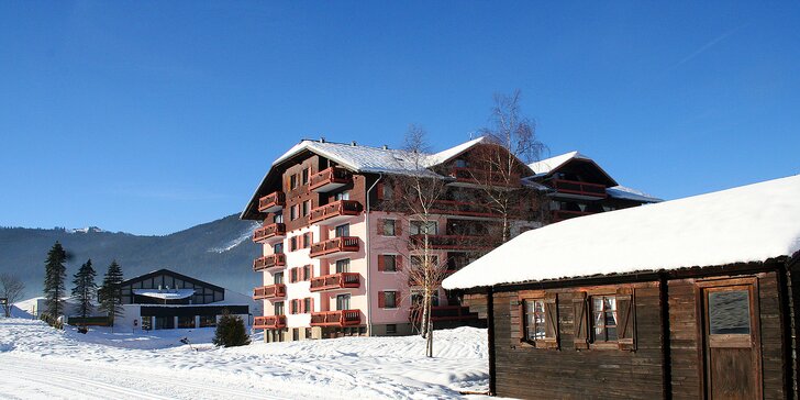 Zimní dovolená v regionu Dachstein West: polopenze, wellness, 2 km od skiareálu, děti zdarma