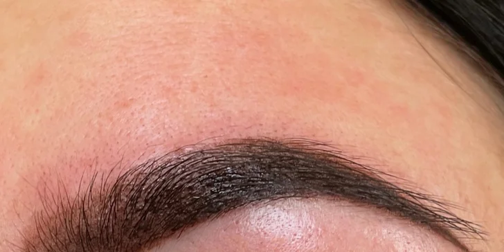 Permanentní make-up: obočí, oční linky i rty pomocí různých metod