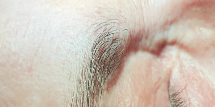 Permanentní make-up: obočí, oční linky i rty pomocí různých metod
