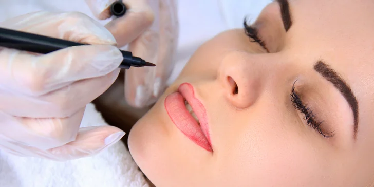 Perfektně nalíčená za každé situace: permanentní make-up očních linek, obočí i rtů