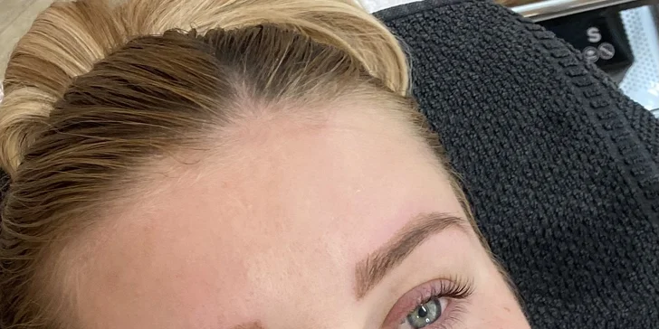 Permanentní make-up obočí pudrovou metodou a i make-up horních očních linek, až na 3-5 let