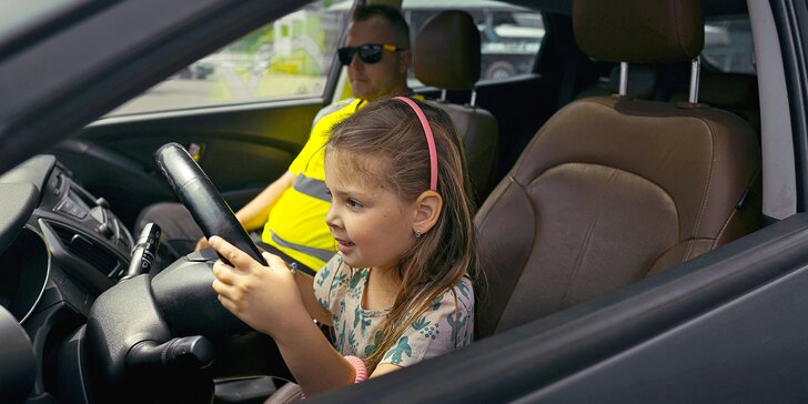 Dětská autoškola pro budoucí řidiče od 5 do 18 let: osobní či nákladní auto i bagrování