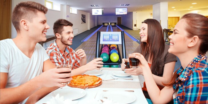 Hodina bowlingu, pizzy a nápoje podle výběru pro 2, 4 nebo 6 osob