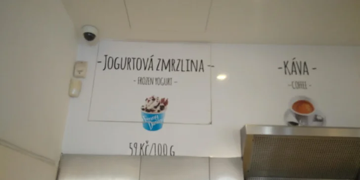 200 g mraženého řeckého jogurtu Funny Danny s posypem a toppingem