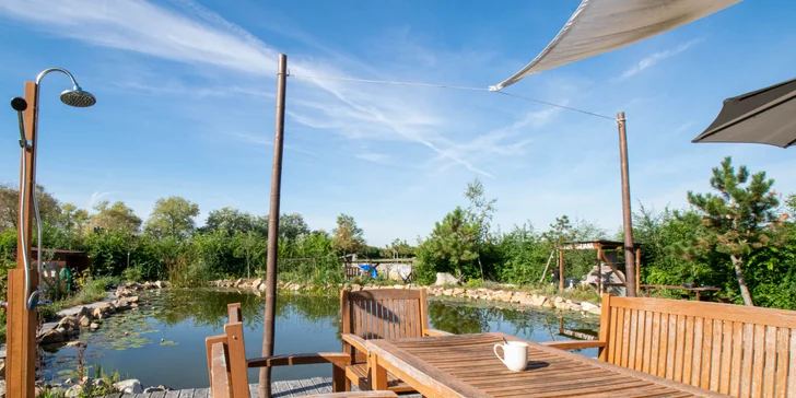Komfort v sepětí s přírodou Polabí: domek s noclehem až pro 14 osob, biotop i sauna