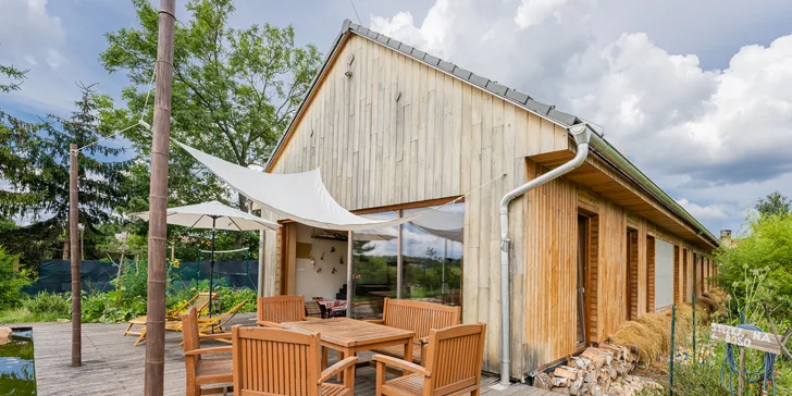 Komfort v sepětí s přírodou Polabí: domek s noclehem až pro 14 osob, biotop i sauna