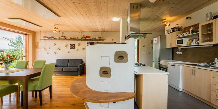 Komfort v sepětí s přírodou Polabí: domek s noclehem až pro 14 osob, biotop i sauna