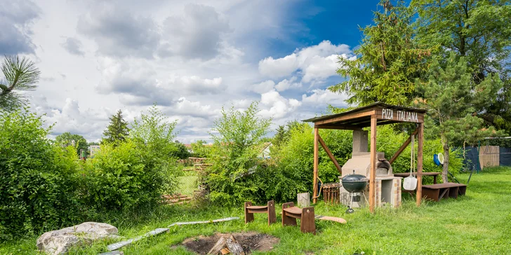 Komfort v sepětí s přírodou Polabí: domek s noclehem až pro 14 osob, biotop i sauna