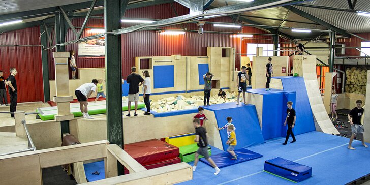 Celodenní trénink a zábava v parkourové hale Improve Yourself Academy pro děti od 4 let