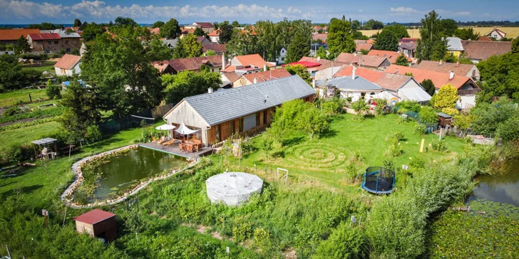 Komfort v sepětí s přírodou Polabí: domek s noclehem až pro 14 osob, biotop i sauna