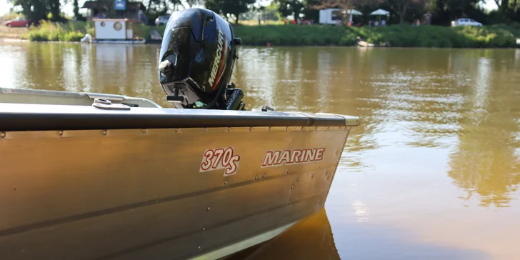 Pronájem rybářské lodi Marine na jeden nebo dva dny u Poděbrad