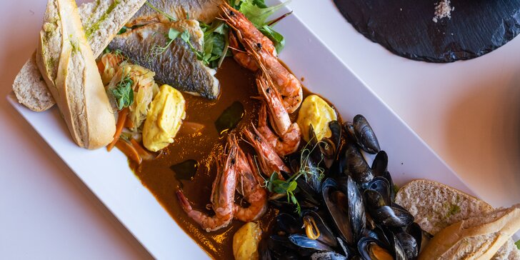 Francouzské menu pro 2 osoby: bouillabaissa s rybami a mořskými plody i dezert, kuchař s michelinskou praxí
