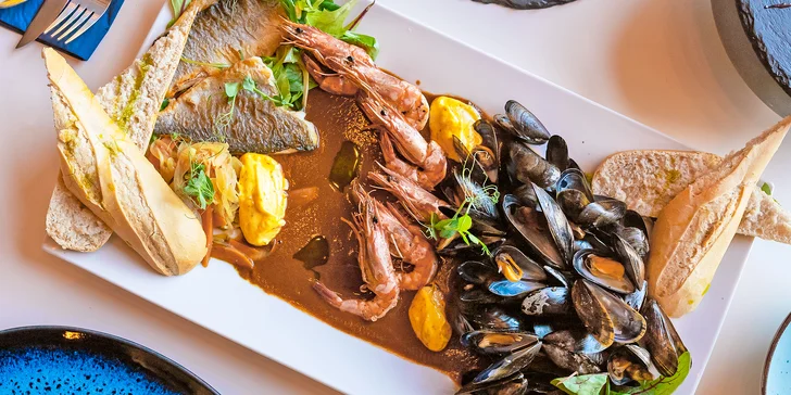 Francouzské menu pro 2 osoby: bouillabaissa s rybami a mořskými plody i dezert, kuchař s michelinskou praxí