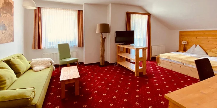 Zimní dovolená v regionu Dachstein West: polopenze, wellness, 2 km od skiareálu, děti zdarma